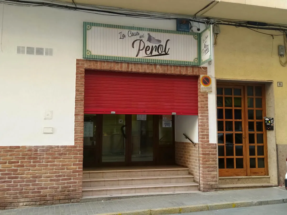 Fachada de La Casa del Perol en la calle Carlos Arniches, 8